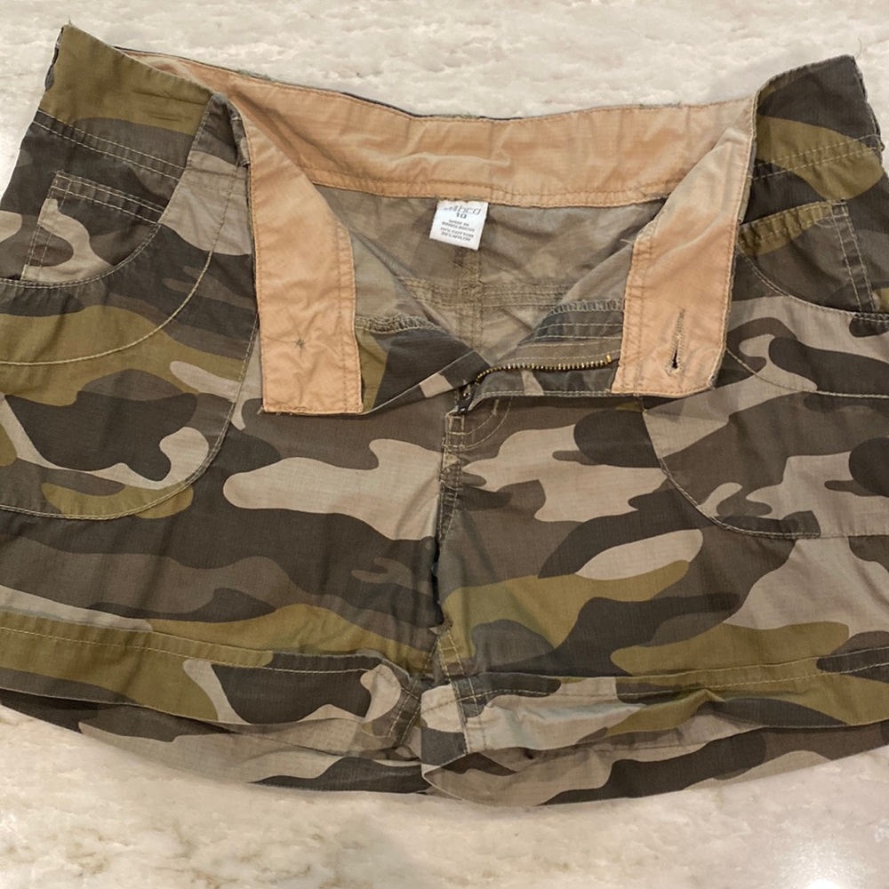 Bcg camo shorts, size 10